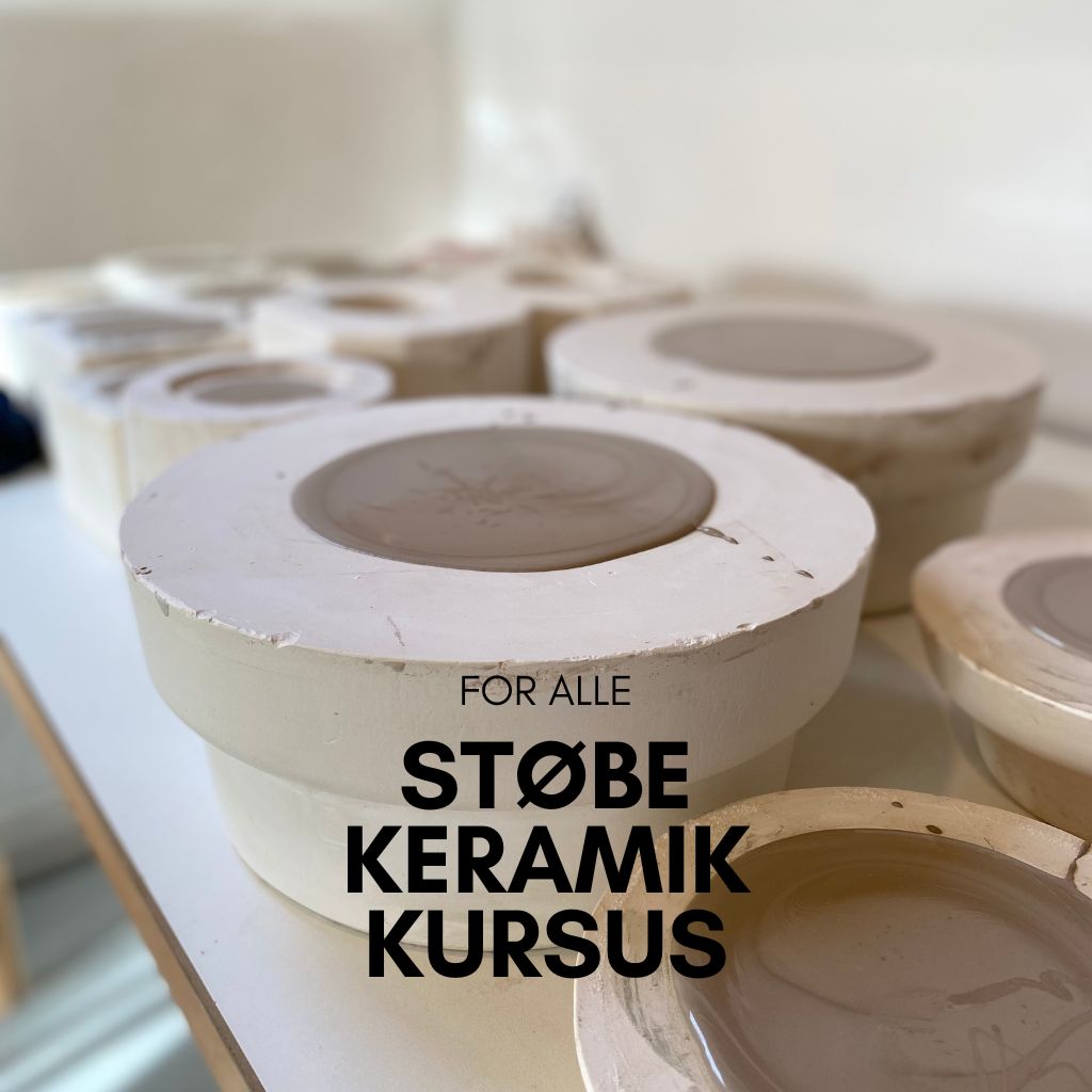støbeforme hvor der er ved at blive støbt keramikskåle og keramikkopper på weekend keramikkursus hos creatør i Vig, Odsherred