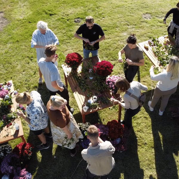 blomsterkrans workshop firmaevent, kreative firma events, sommerfest 