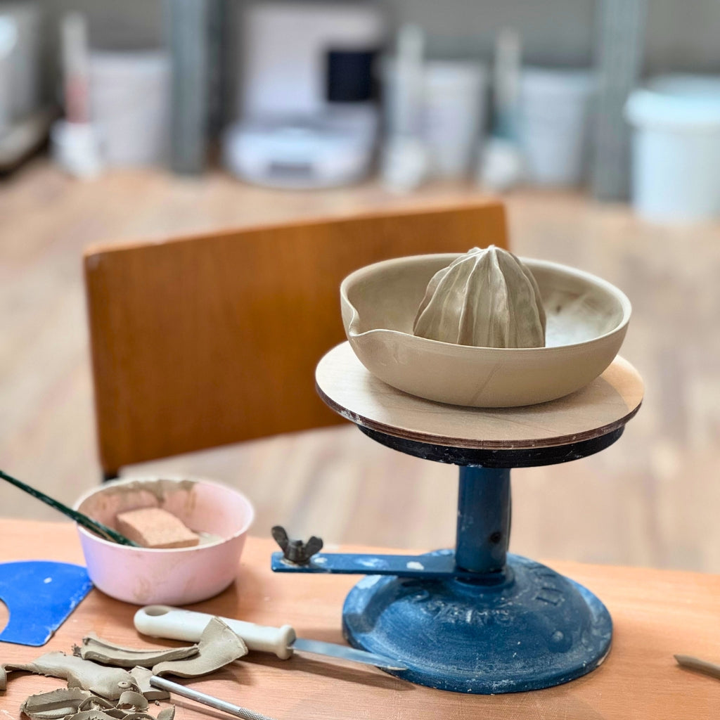 Keramik citronpresser i stentøj, lavet på keramik workshop hos creatør