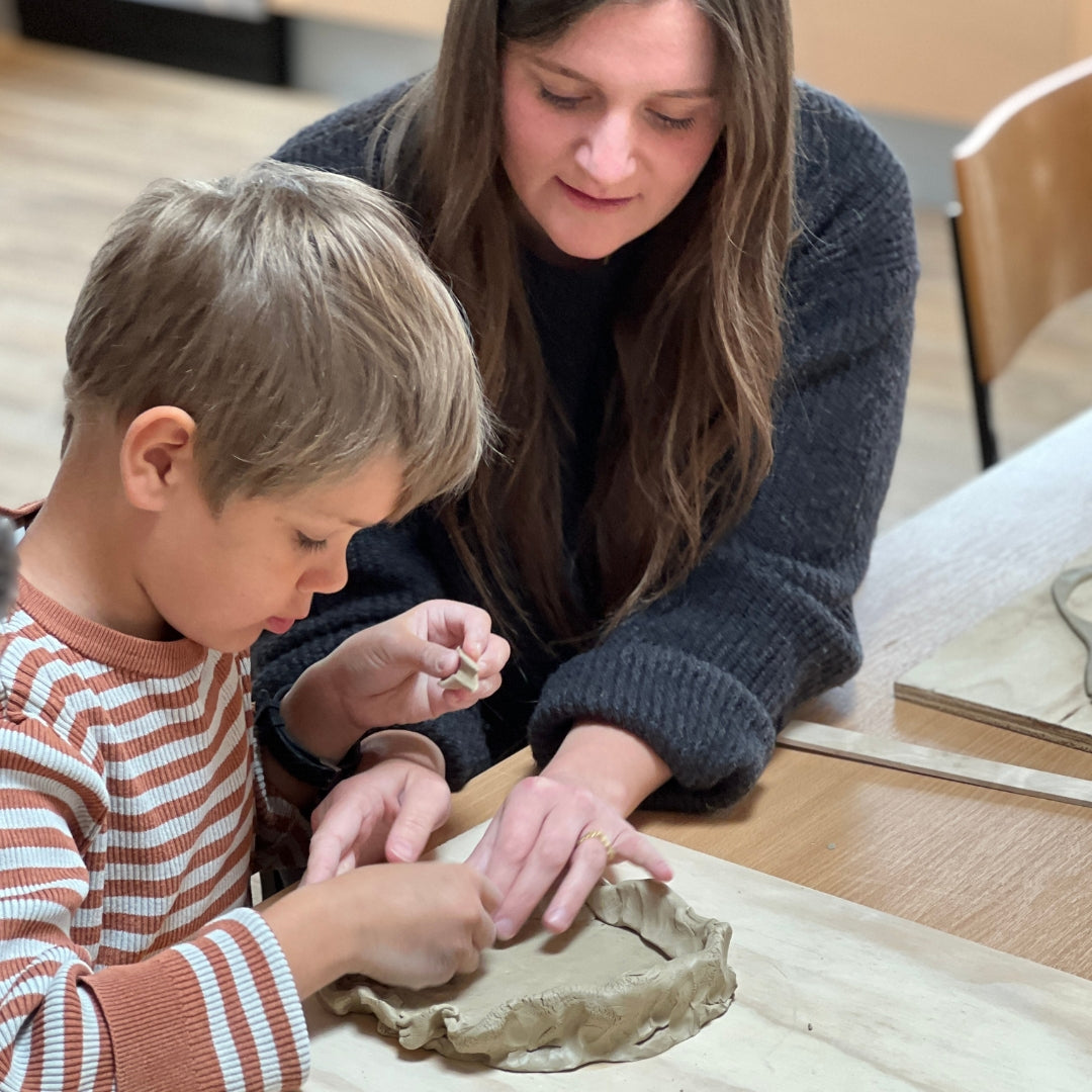 Kreativ workshop for hele familien, regnvejrsaktivitet i odsherred, indendørs. Kreativ kursus keramik